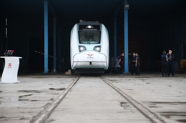 Milli elektrikli tren raya iniyor: Testler 30 Ağustos'ta başlayacak